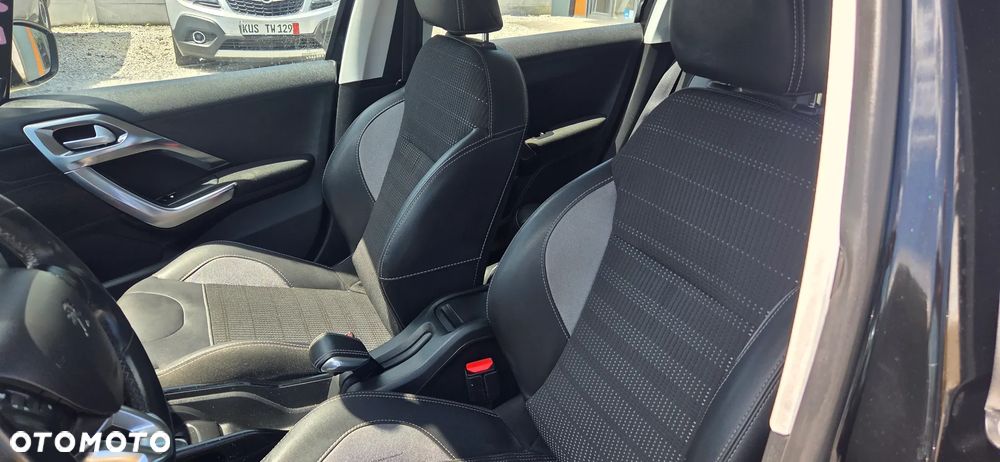 Peugeot 2008 1.2 Pure Tech Allure S&S EAT6 - 11