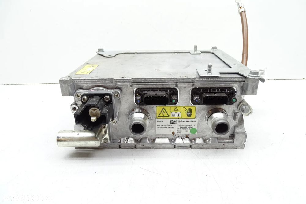 Mercedes C Klasa W205 Ładowarka baterii A0009005909 - 2