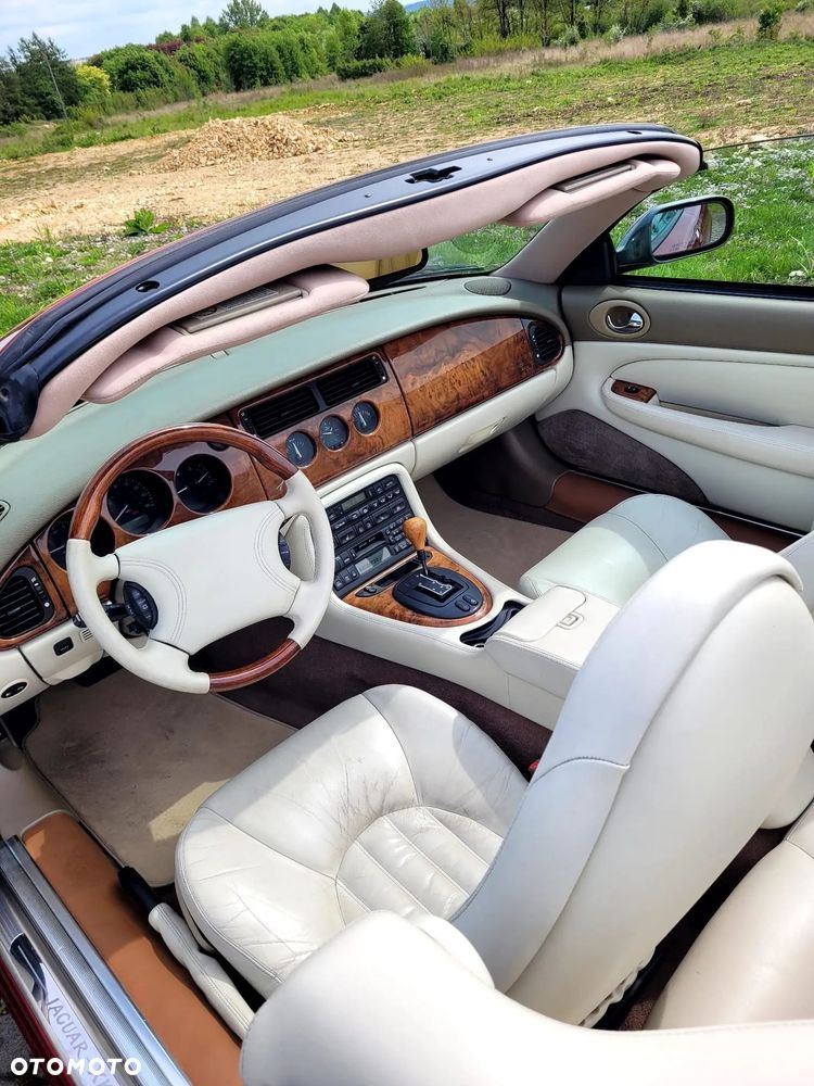 Jaguar XK - 4