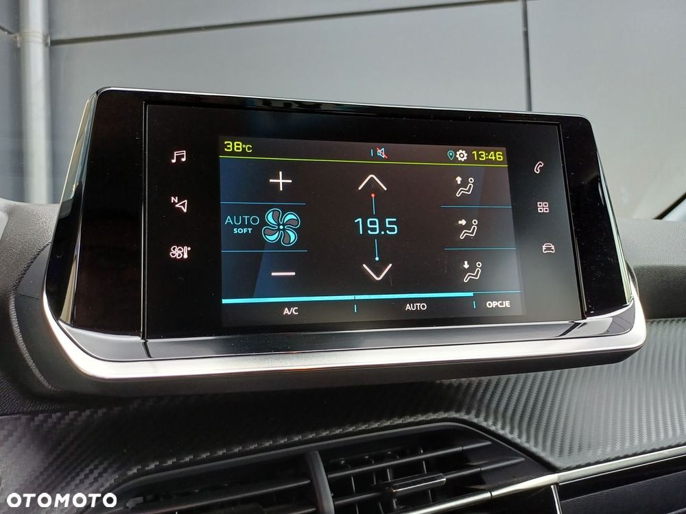 Peugeot 208 - 18