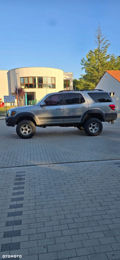 Toyota Sequoia - 1
