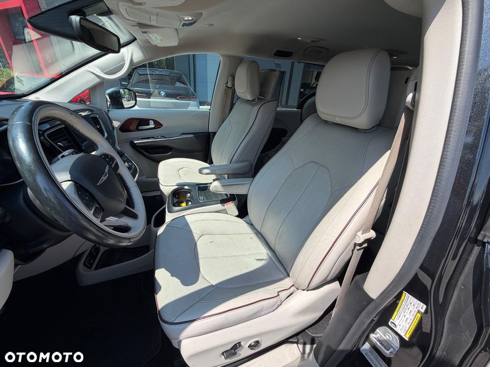 Chrysler Pacifica - 17