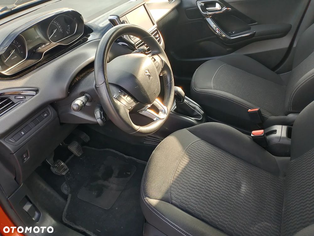 Peugeot 208 82 PureTech Style - 6