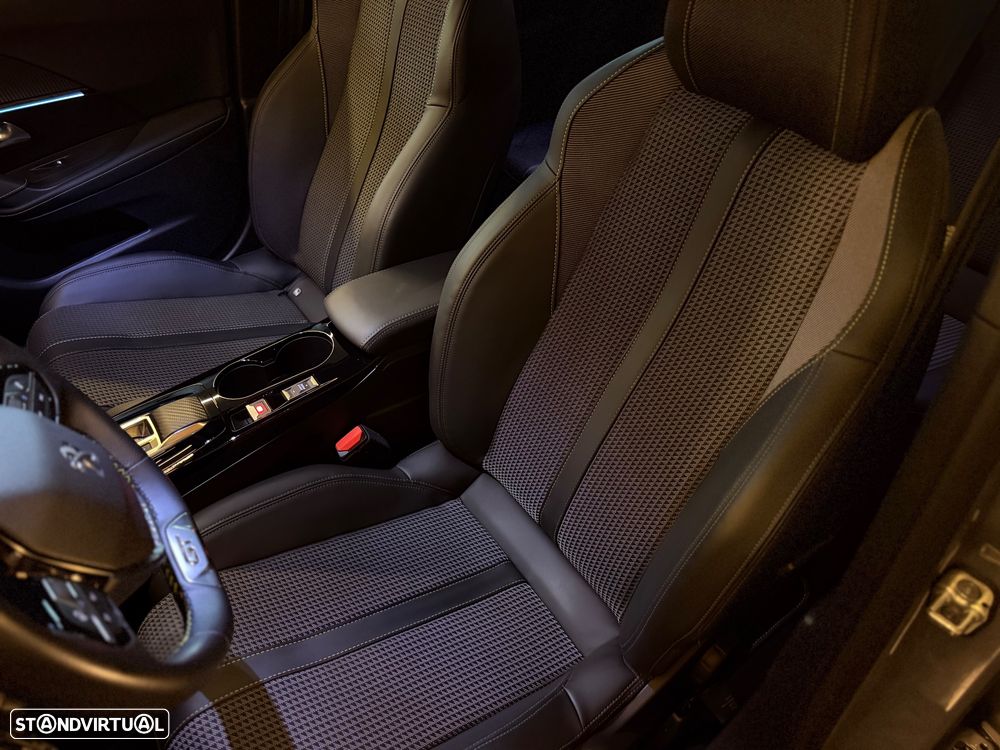 Peugeot e-2008 50 kWh GT Pack - 24