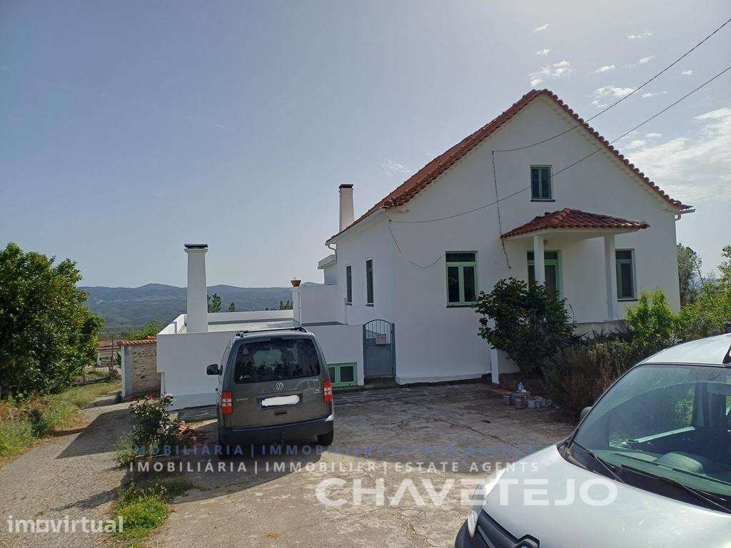 Casa de família renovada com anexos e terreno fértil com bastante á... - Grande imagem: 2/60