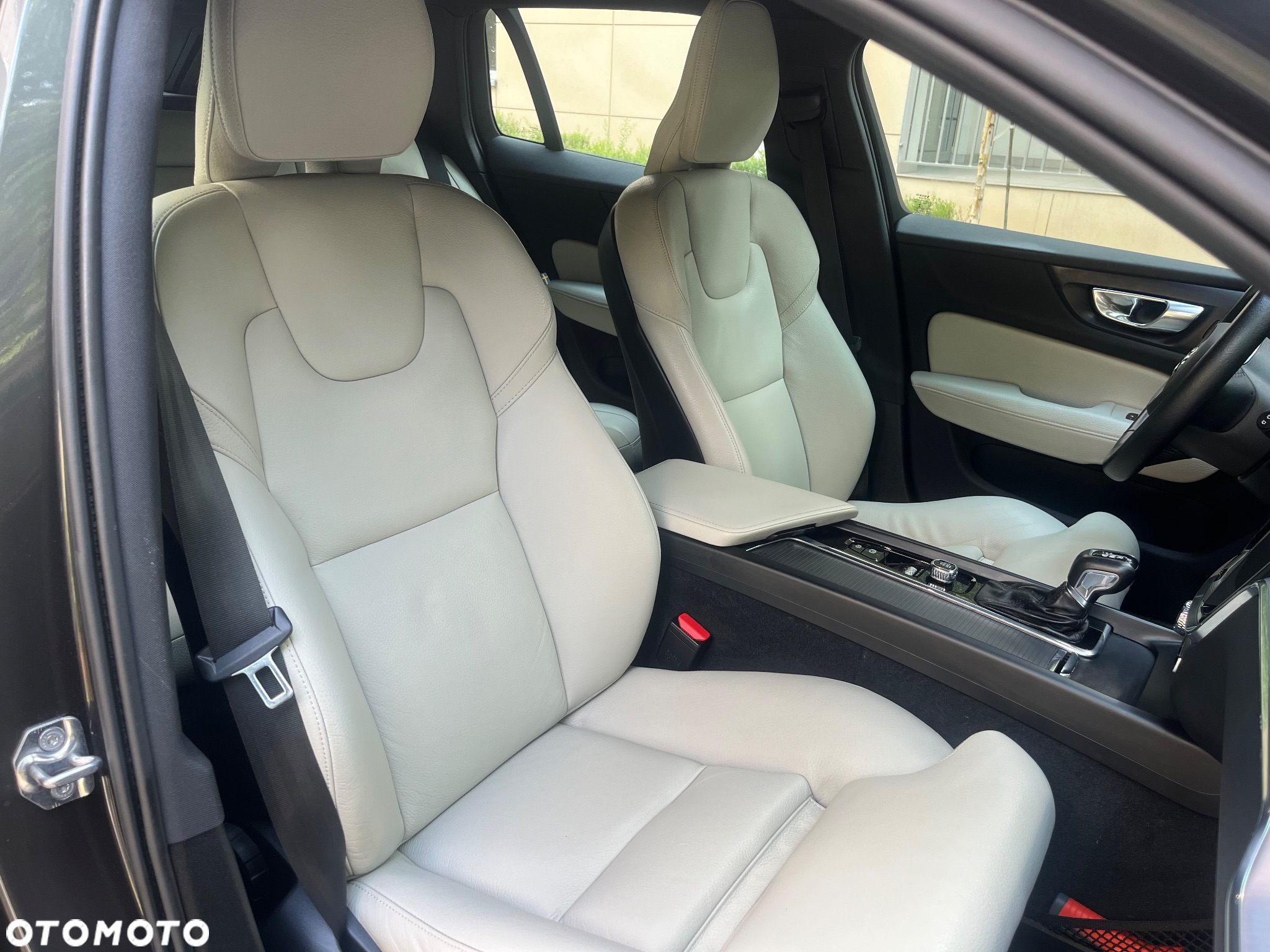 Volvo V60 T4 Momentum Pro - 9