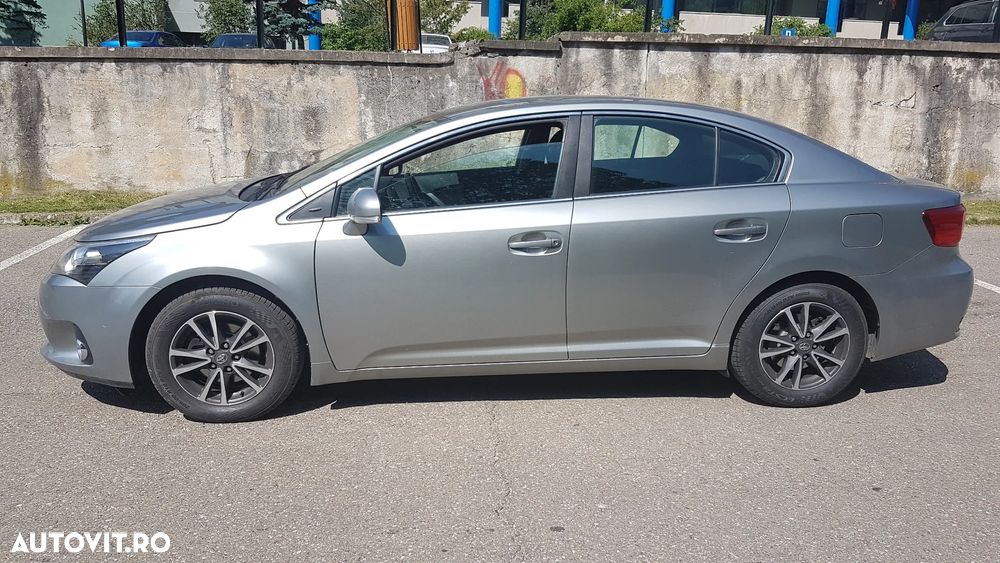 Toyota Avensis 2.0 D-4D Elegance - 3