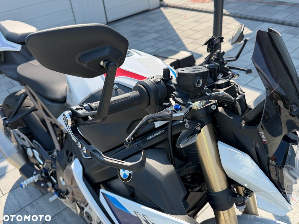 BMW S - 9