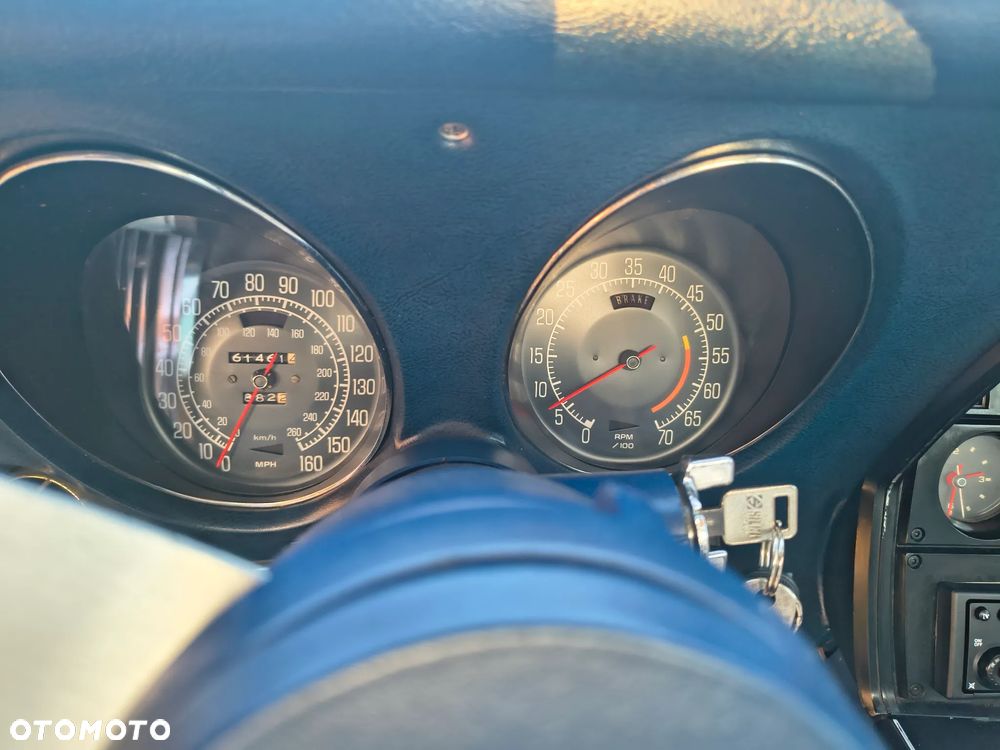 Chevrolet Corvette - 11