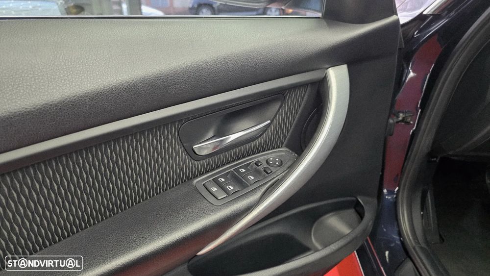 BMW 320 d EfficientDynamics Line Luxury Auto - 10