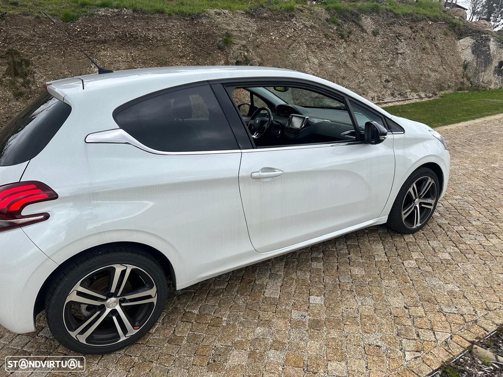 Peugeot 208 1.2 PureTech GT Line - 18