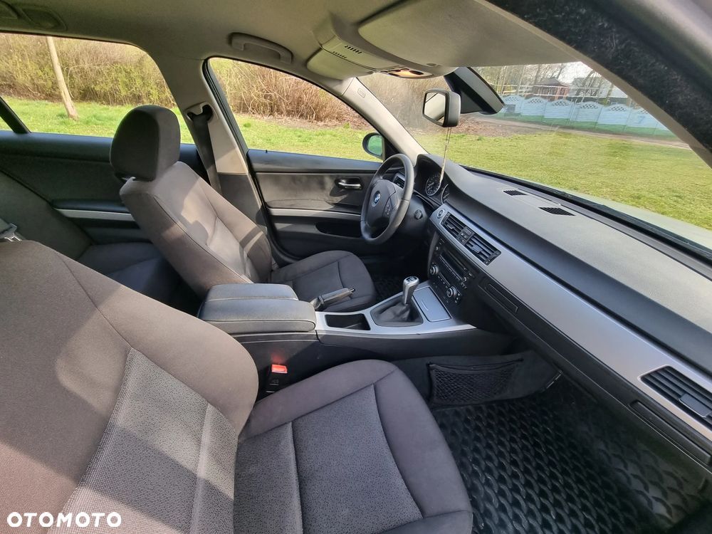 BMW Seria 3 318i - 6