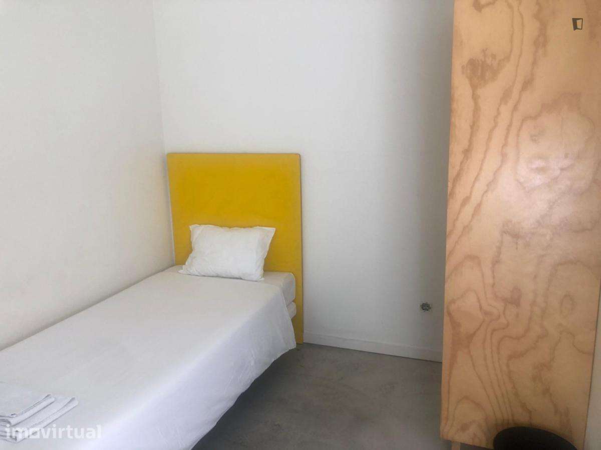 Quarto - localizado em Intendente Lisbon - Grande imagem: 4/14