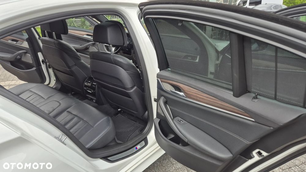 BMW Seria 5 M550i xDrive sport - 7