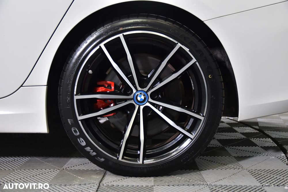 BMW Seria 3 320e Aut. M Sport - 13