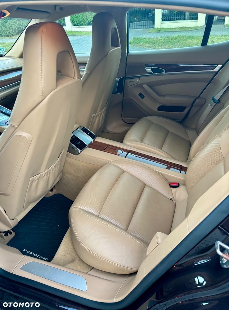 Porsche Panamera 4 - 12