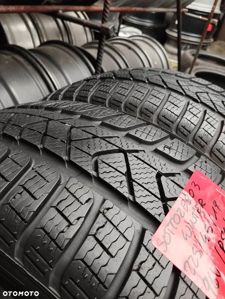 Pirelli Winter SottoZero 3 225 45 19 96 V 3PMSF run flat RSC 2szt.* - BMW - 2