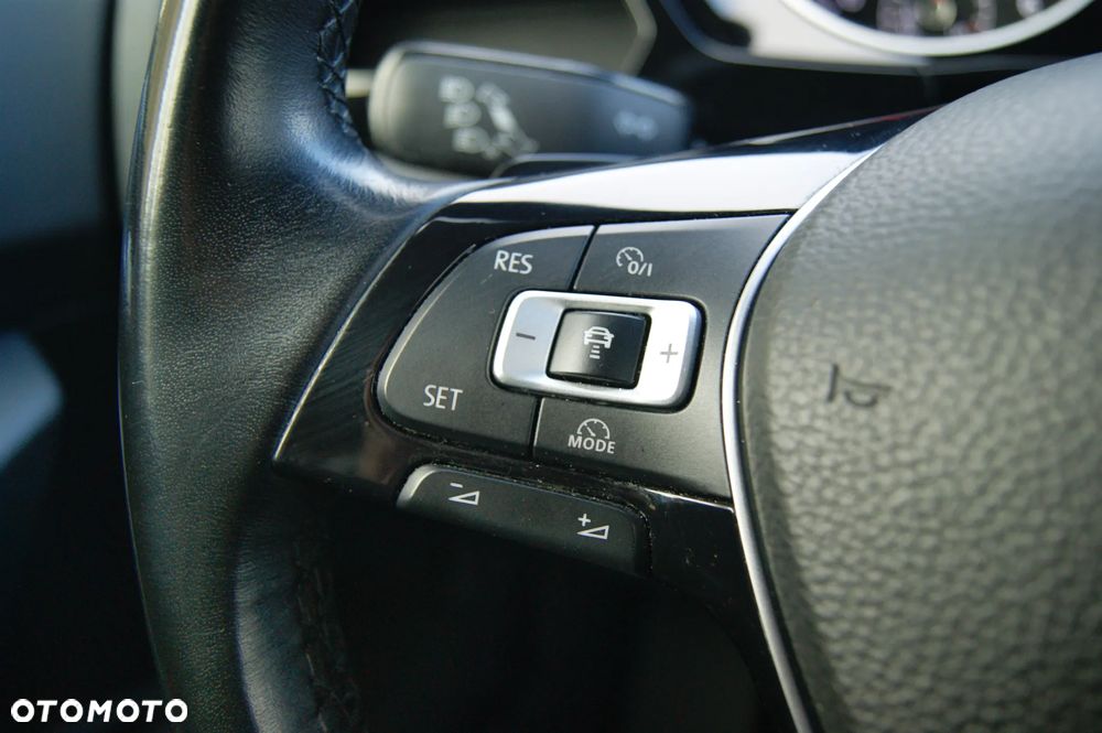 Volkswagen Touran 2.0 TDI BMT Highline DSG - 34