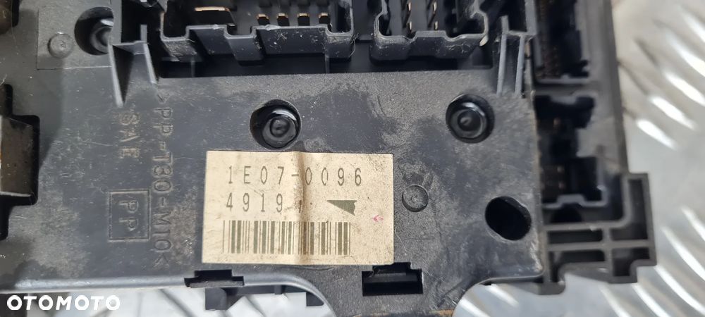 Nissan Terrano II Skrzynka Bezpieczników - 8