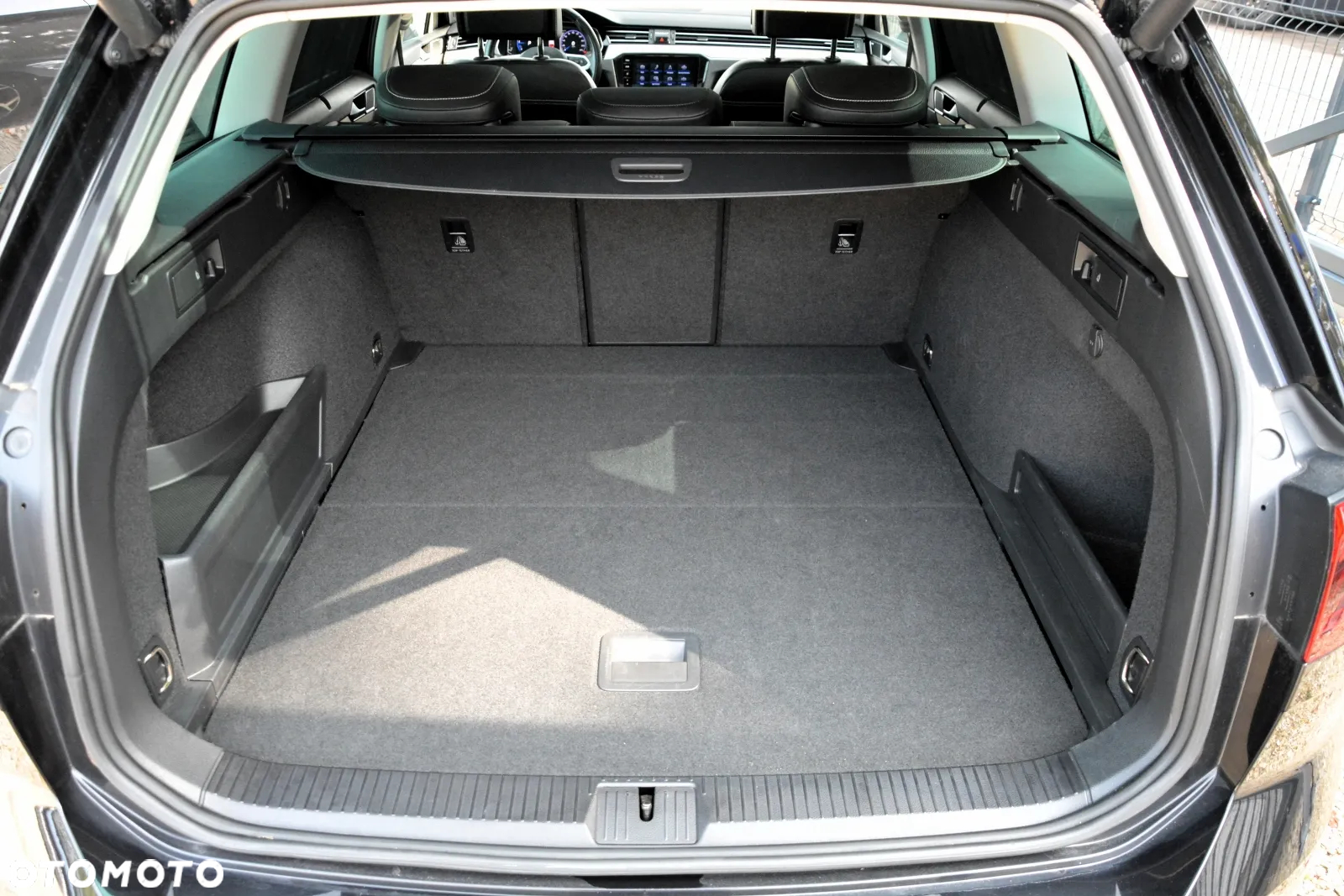Volkswagen Passat 2.0 TDI 4Mot R-Line Edition DSG - 39