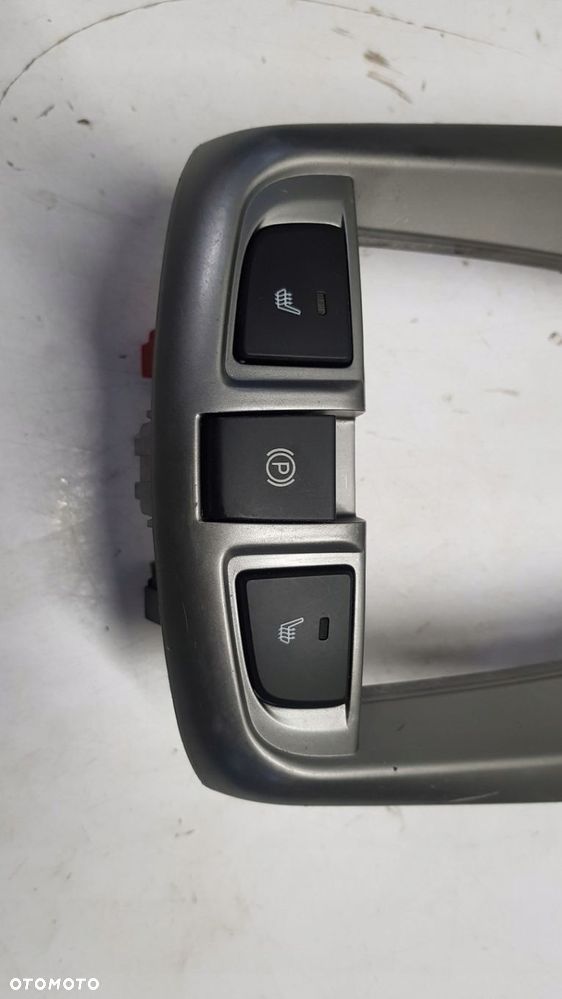 przycisk grzania foteli Chevrolet Captiva - 2
