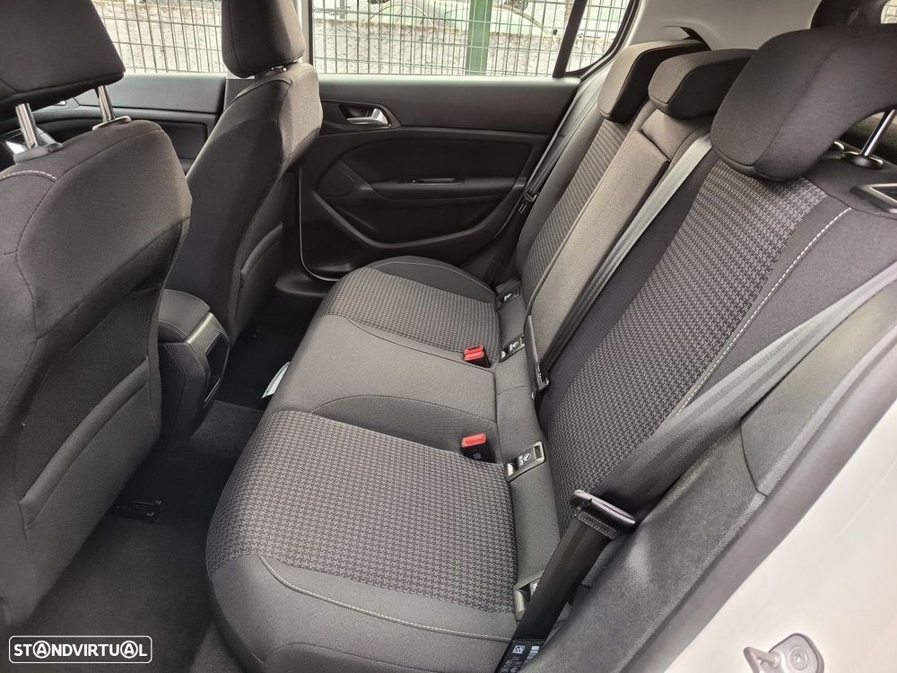 Peugeot 308 1.2 PureTech Style - 12