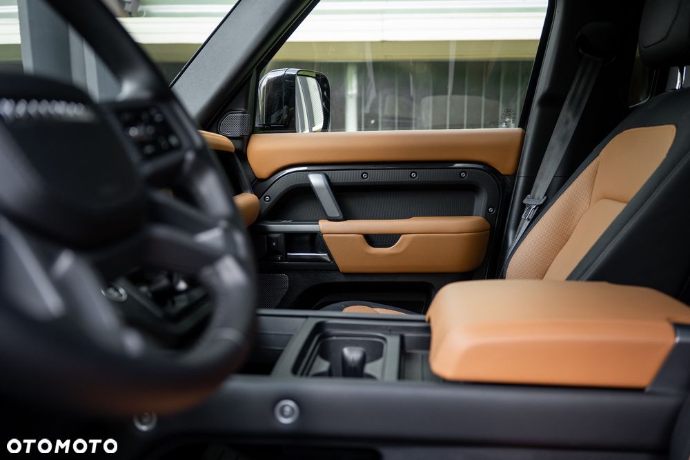 Land Rover Defender - 20