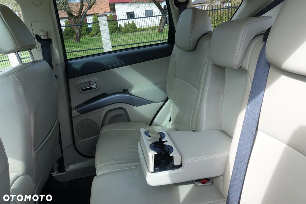 Mitsubishi Outlander 2.0 DID Intense + - 34