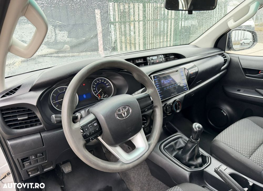 Toyota Hilux 2.4D 150CP 4x4 Double Cab 6MT Comfort - 14
