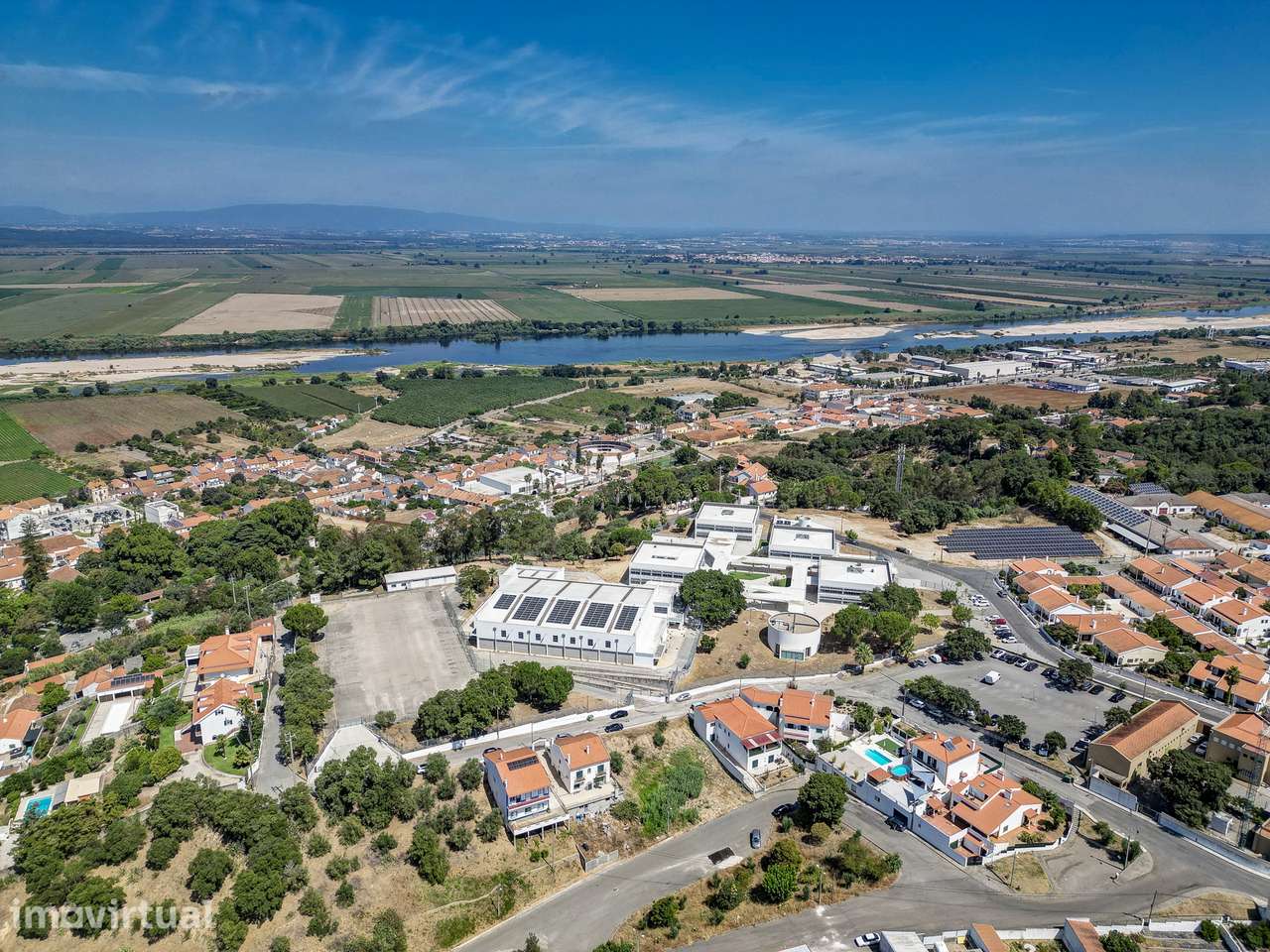 Terreno com Potencial para 2 Moradias Geminadas | Até 350 m² de Constr - Grande imagem: 3/9