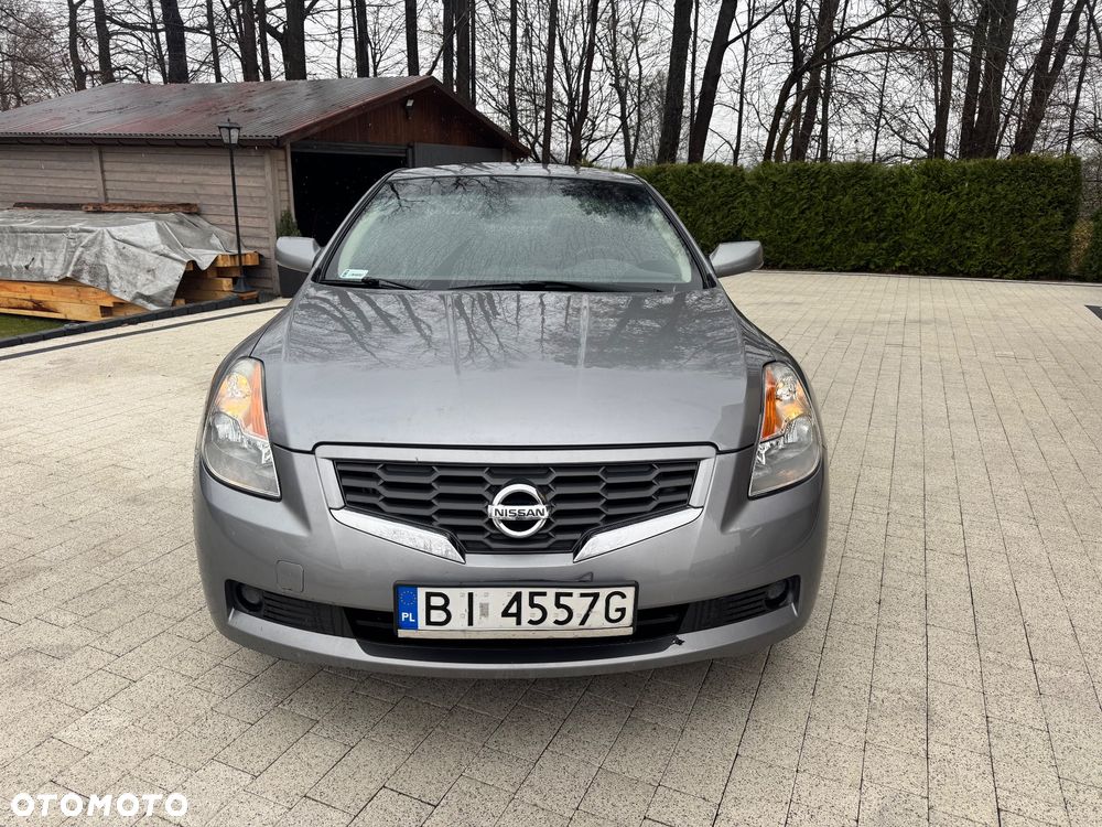 Nissan Altima - 4