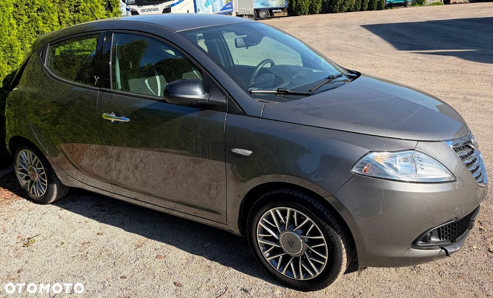 Lancia Ypsilon 1.2 8V Gold - 38