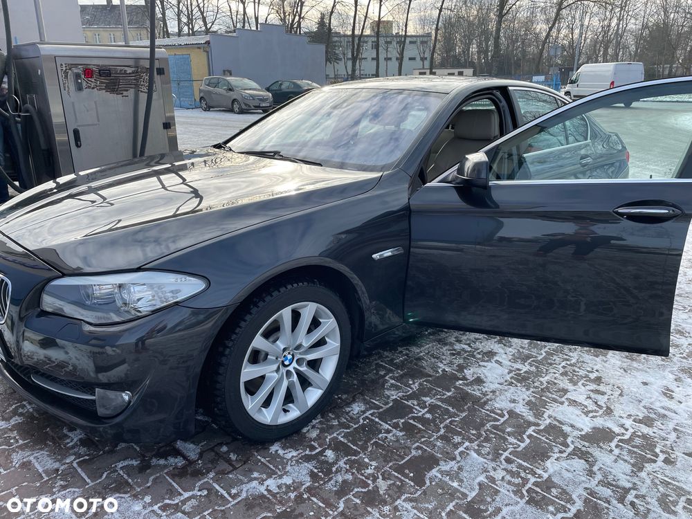BMW Seria 5 528i - 4