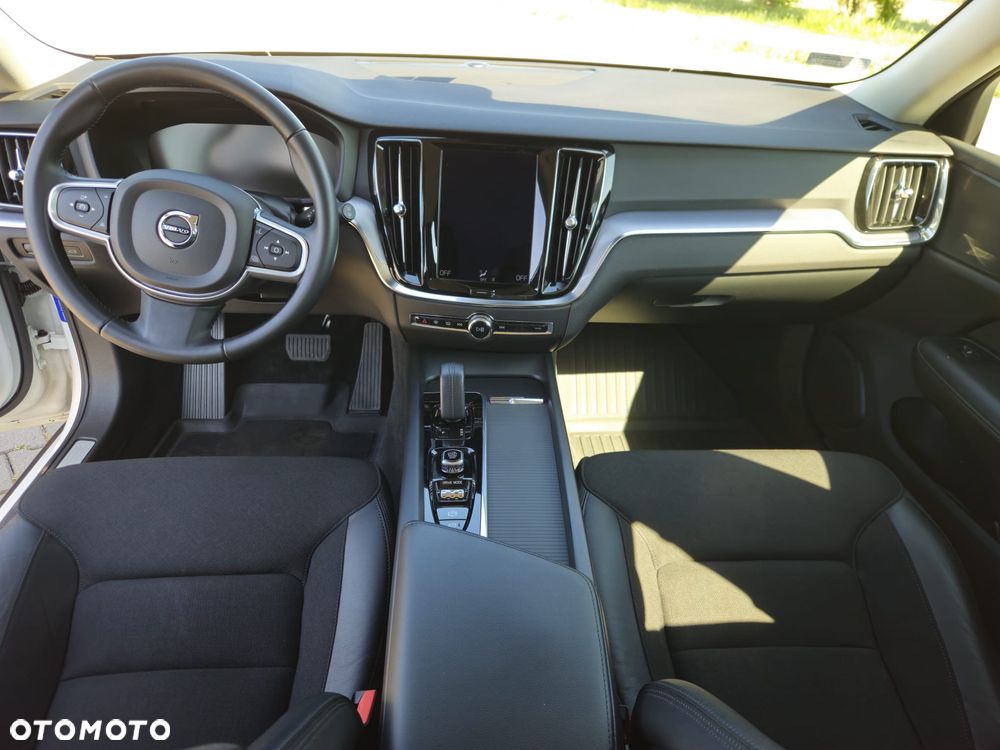 Volvo V60 B4 D Momentum Pro - 19