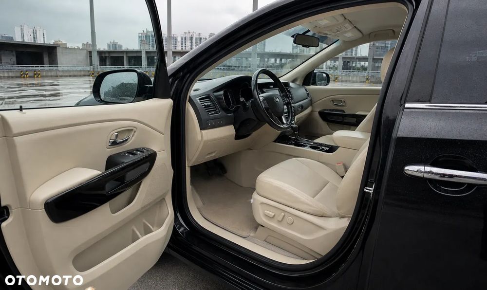 Kia Carnival - 13