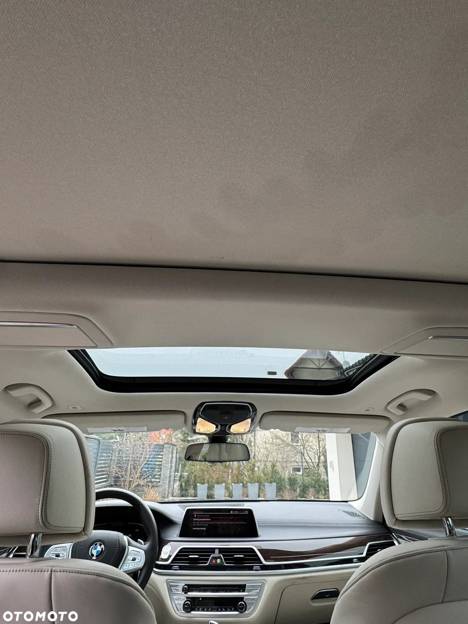 BMW Seria 7 750i xDrive - 38