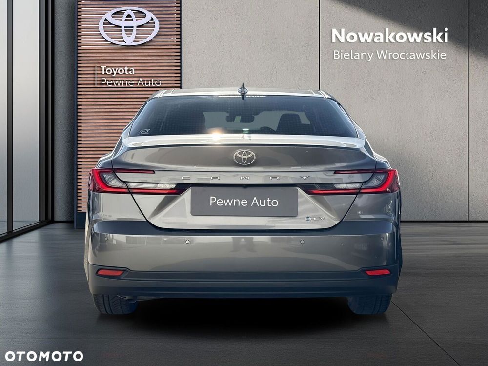 Toyota Camry - 5