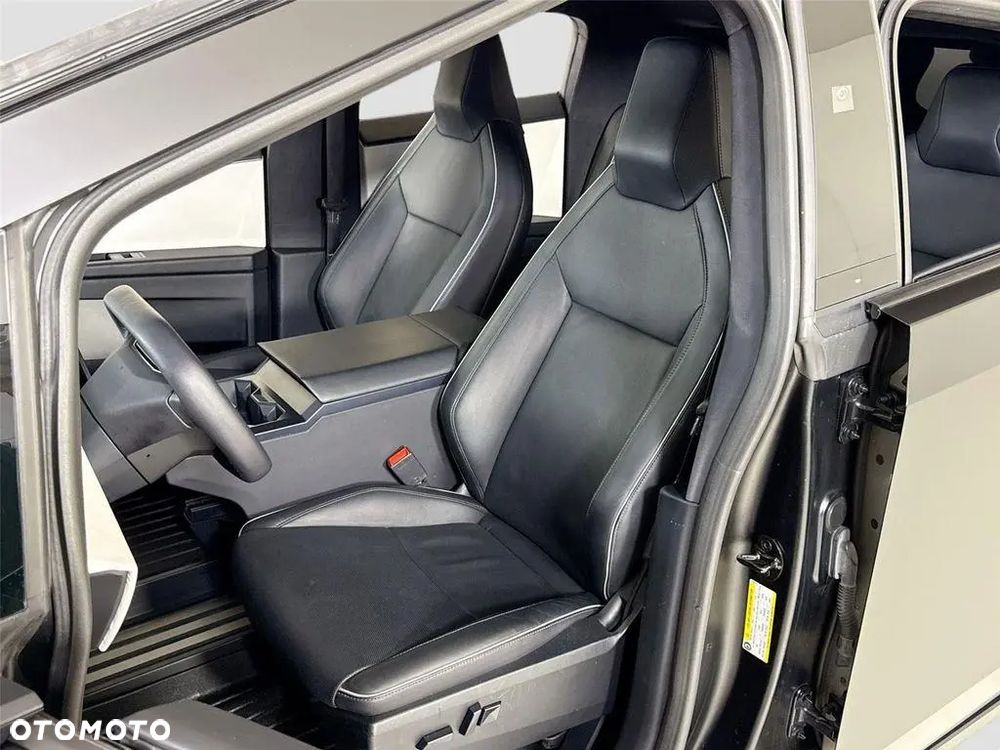 Tesla Cybertruck - 24