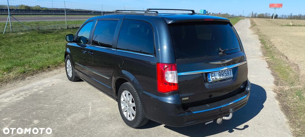 Chrysler Town & Country - 3