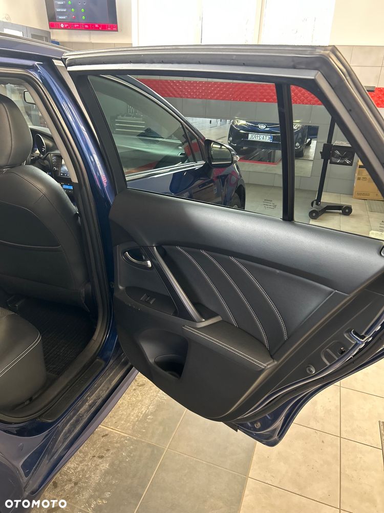 Toyota Avensis 2.0 D-4D Premium - 22