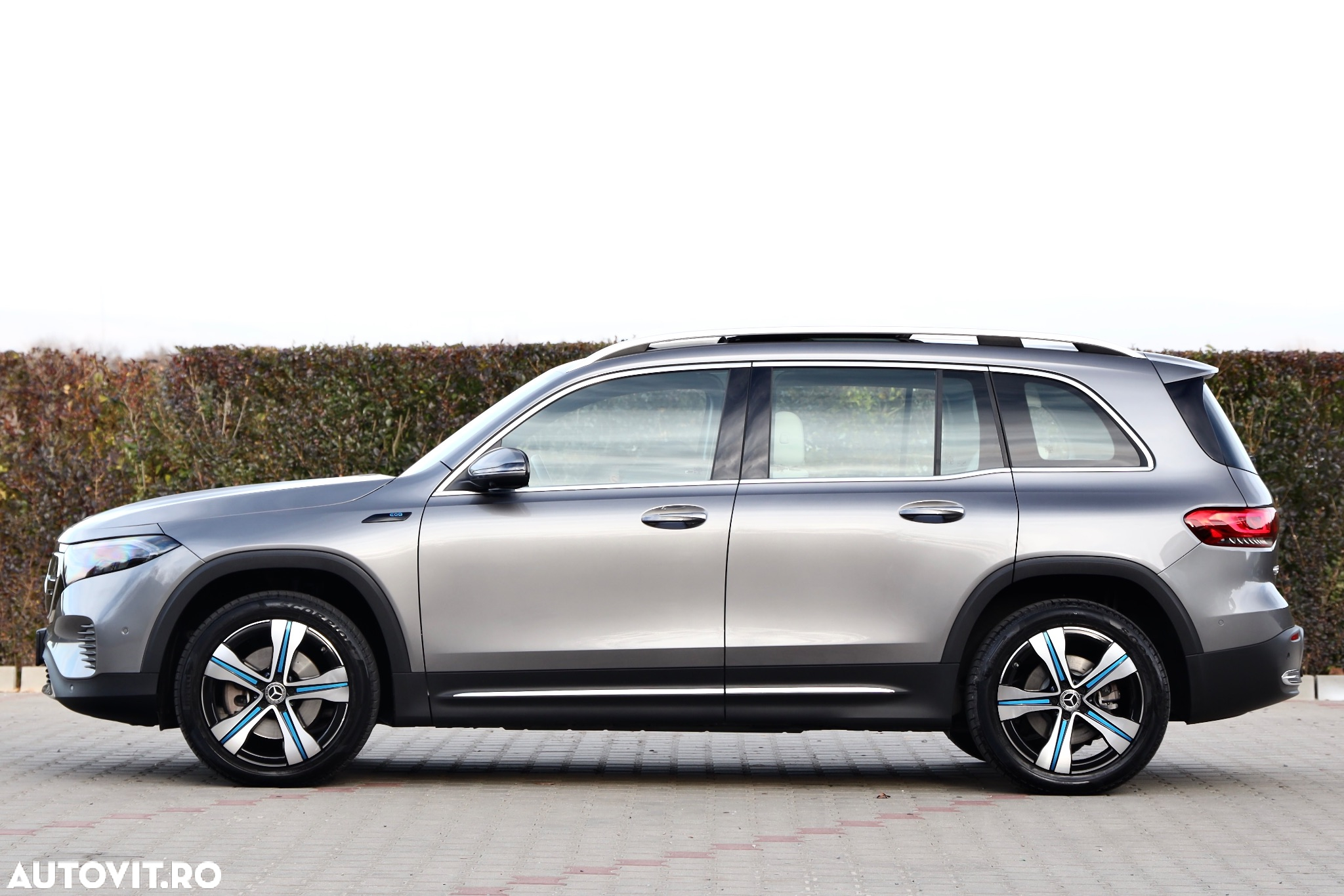 Mercedes-Benz EQB 300 4MATIC - 40