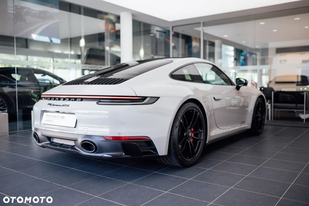 Porsche 911 Carrera GTS - 13