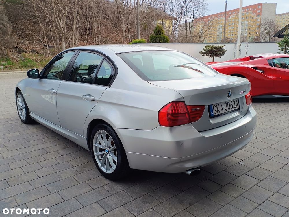 BMW Seria 3 320i - 5