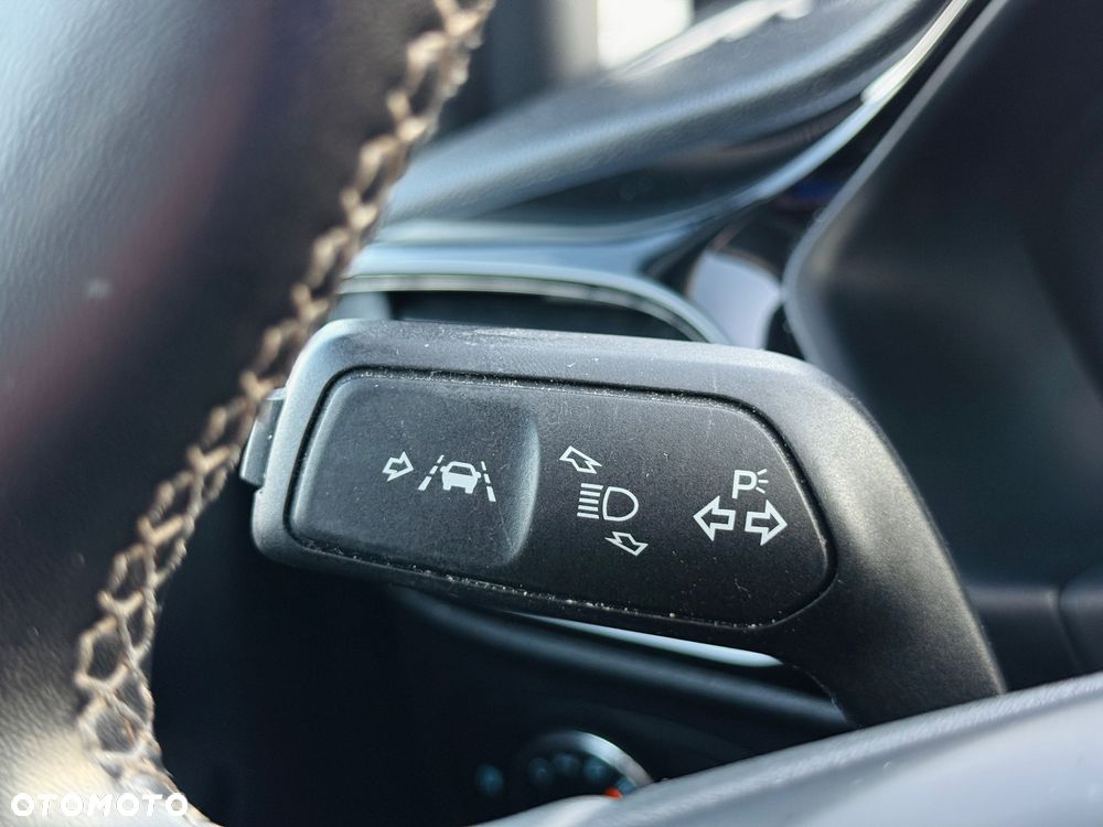 Ford Fiesta 1.0 EcoBoost Hybrid S&S TITANIUM - 12