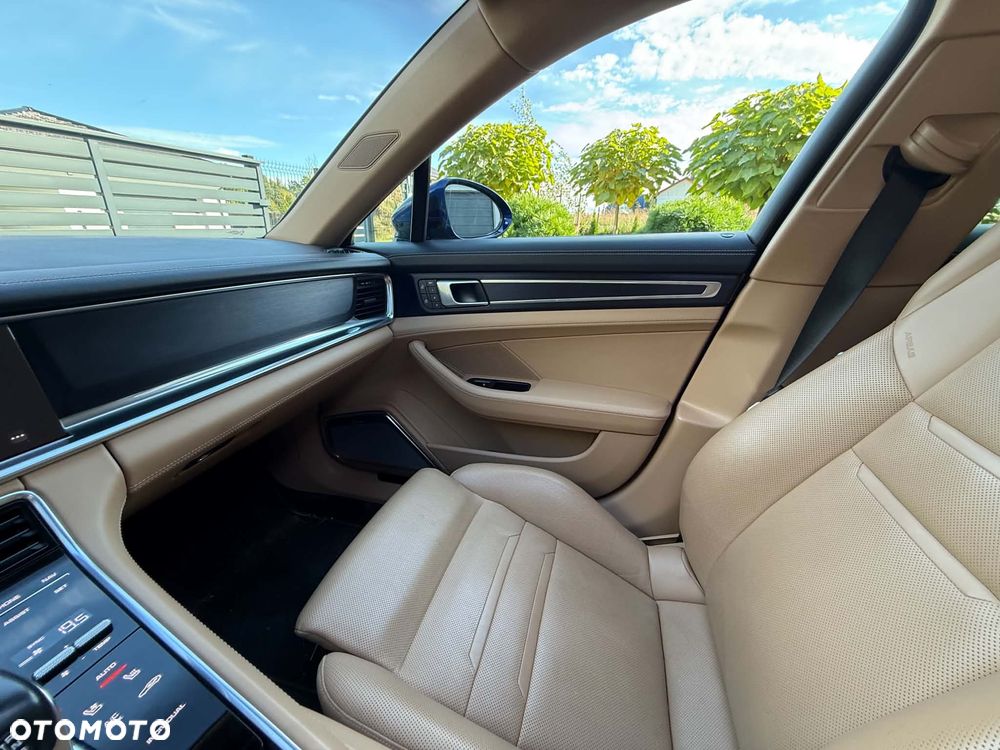 Porsche Panamera 4 Platinum Edition - 3