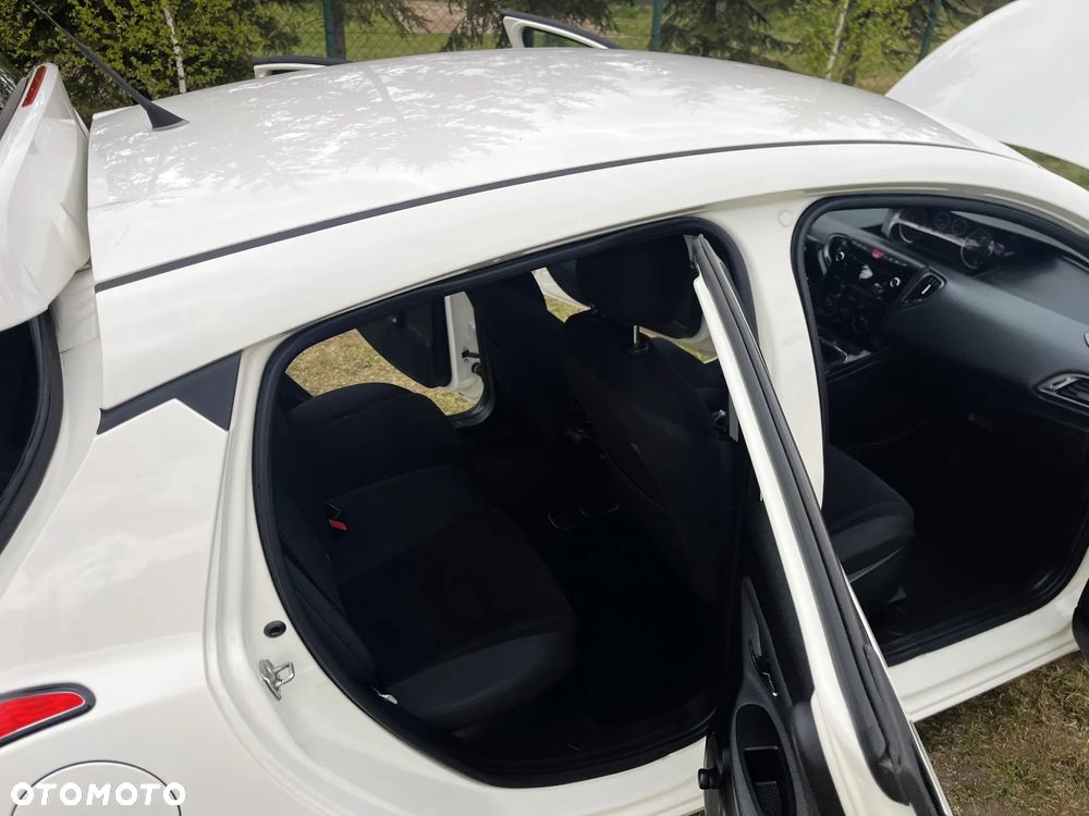 Lancia Ypsilon - 9