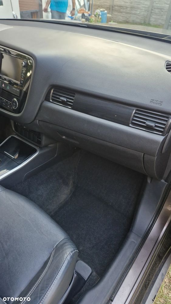 Mitsubishi Outlander 2.2 DID Intense + 4WD - 28