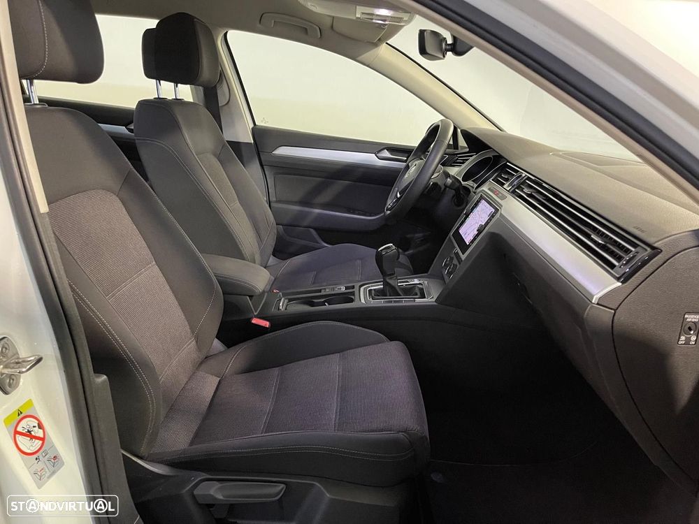 VW Passat Variant 2.0 TDi Elegance DSG - 14