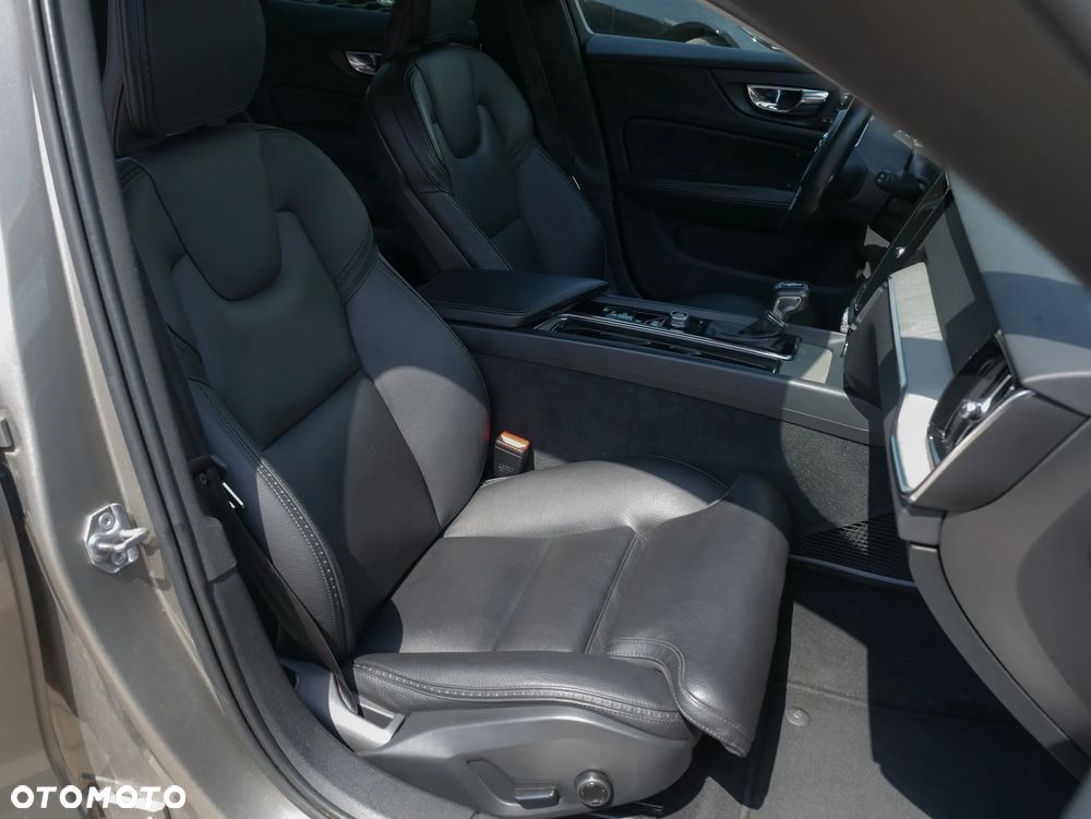 Volvo V60 Cross Country D4 AWD Geartronic Pro - 19