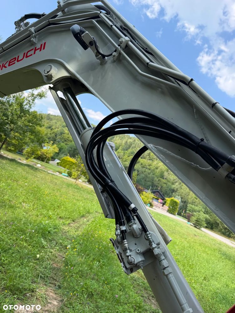 Takeuchi TB 260 Japońska Koparka Gąsienicowa 6 ton. Szybka maszyna i potężna moc. jak Nowa z Salonu 2020 rok. Niski Przebieg-2800mtg. KLIMATYZACJA. Nagłośnienie. Łyżka skarpowa oraz kopiąca. Szybko-złącze hydrauliczne. Yanmar silnik 4 cylindry! Maszyna z Norwegii. ani deka luzów i wycieków! OKAZJA Linia Hydr podwójna. Plus .Długie ramię PLUS. Oświetlenie LED dodatkowe. Zamki na tłokach. Wielka Okazja! Pełne sterowanie z dżojstików!! Aktualna DEKRA! - 31